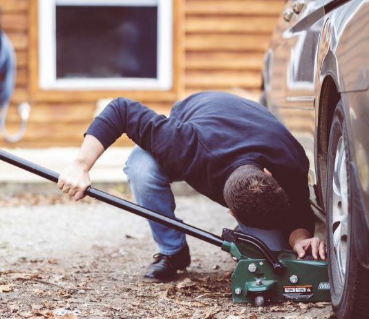 Autómentés: Mikor hívj profi segítséget, és mikor elég a házilagos trükk?
