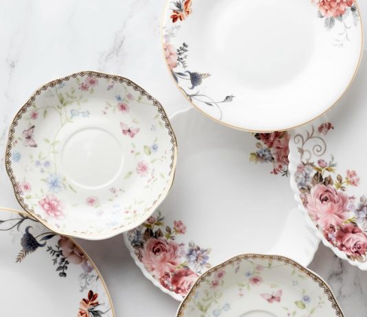 A tárgyak érzelmeket közvetítenek tányérok