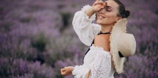 nő levendulával