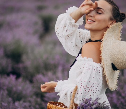 nő levendulával